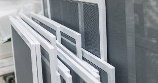 Москитные сетки на пластиковые окна Полысаево купить по цене от 945 руб.